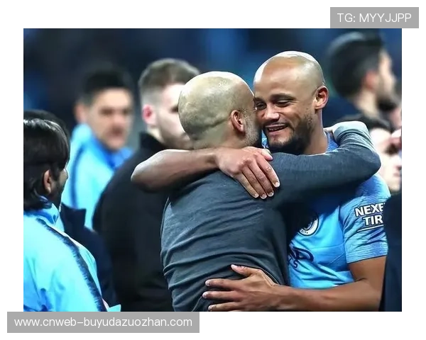 场边趣闻：孔帕尼与阿尔特塔场边战术博弈，两位少帅斗智